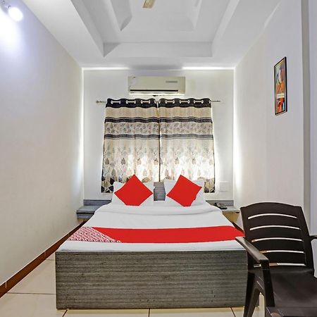 Hotel Velvet Rajkot Exterior foto