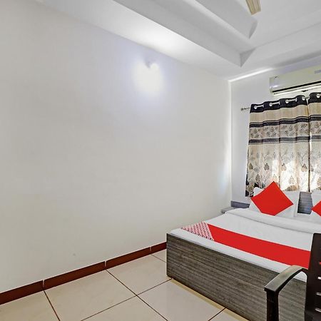 Hotel Velvet Rajkot Exterior foto