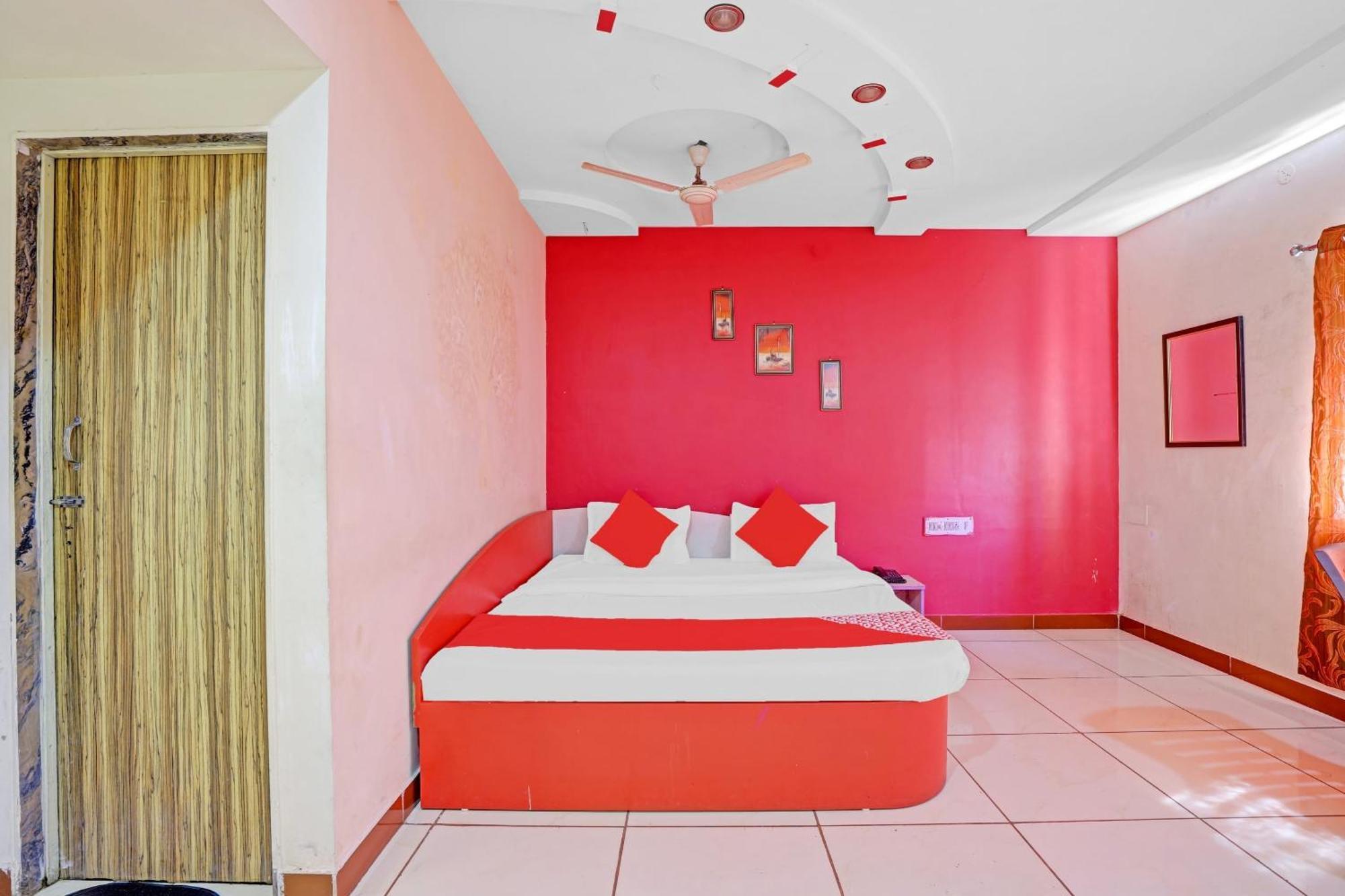 Hotel Velvet Rajkot Exterior foto