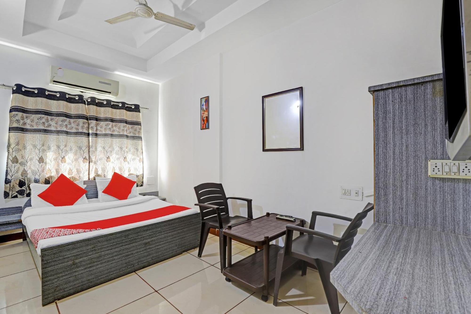 Hotel Velvet Rajkot Exterior foto