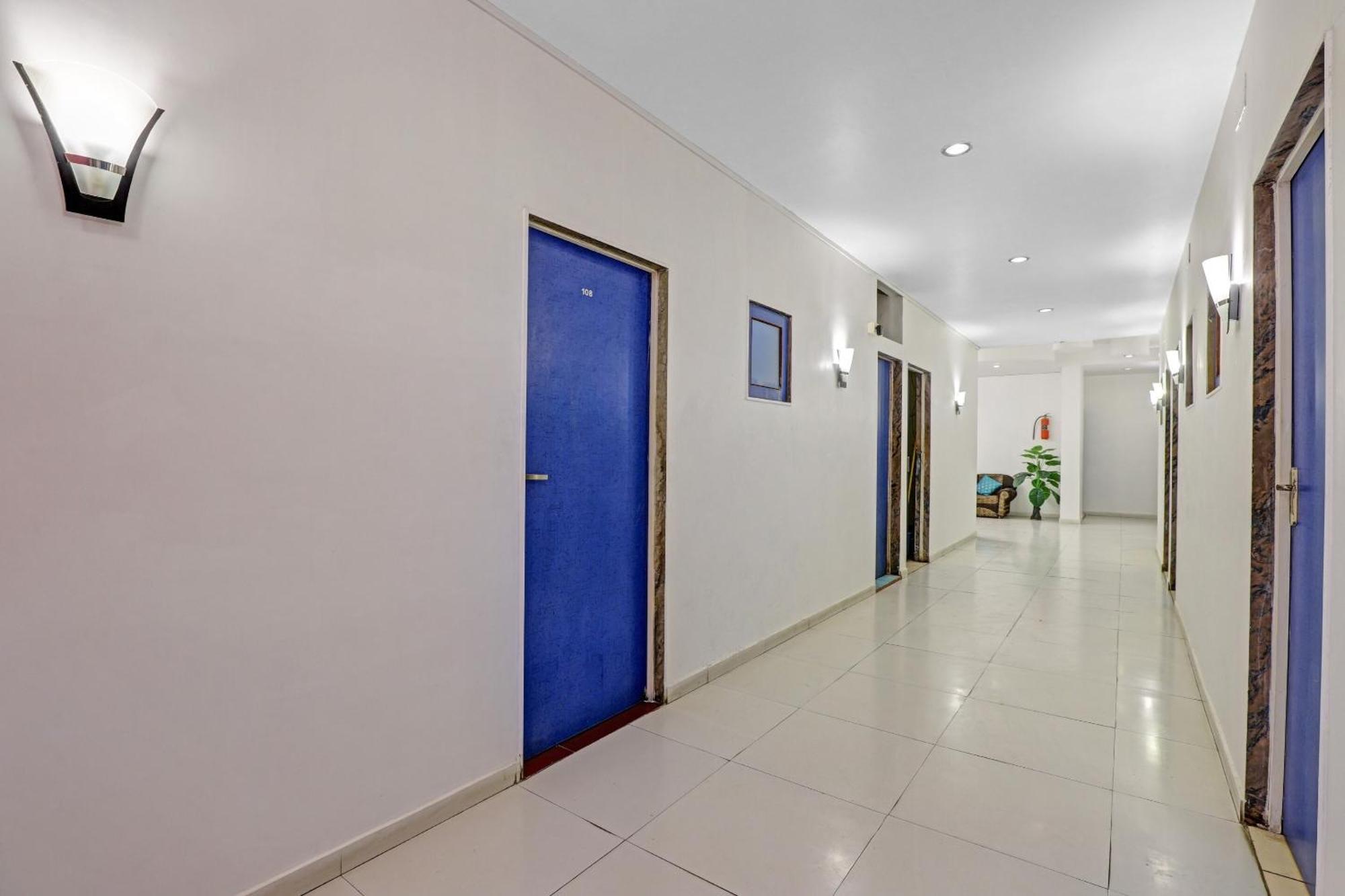 Hotel Velvet Rajkot Exterior foto