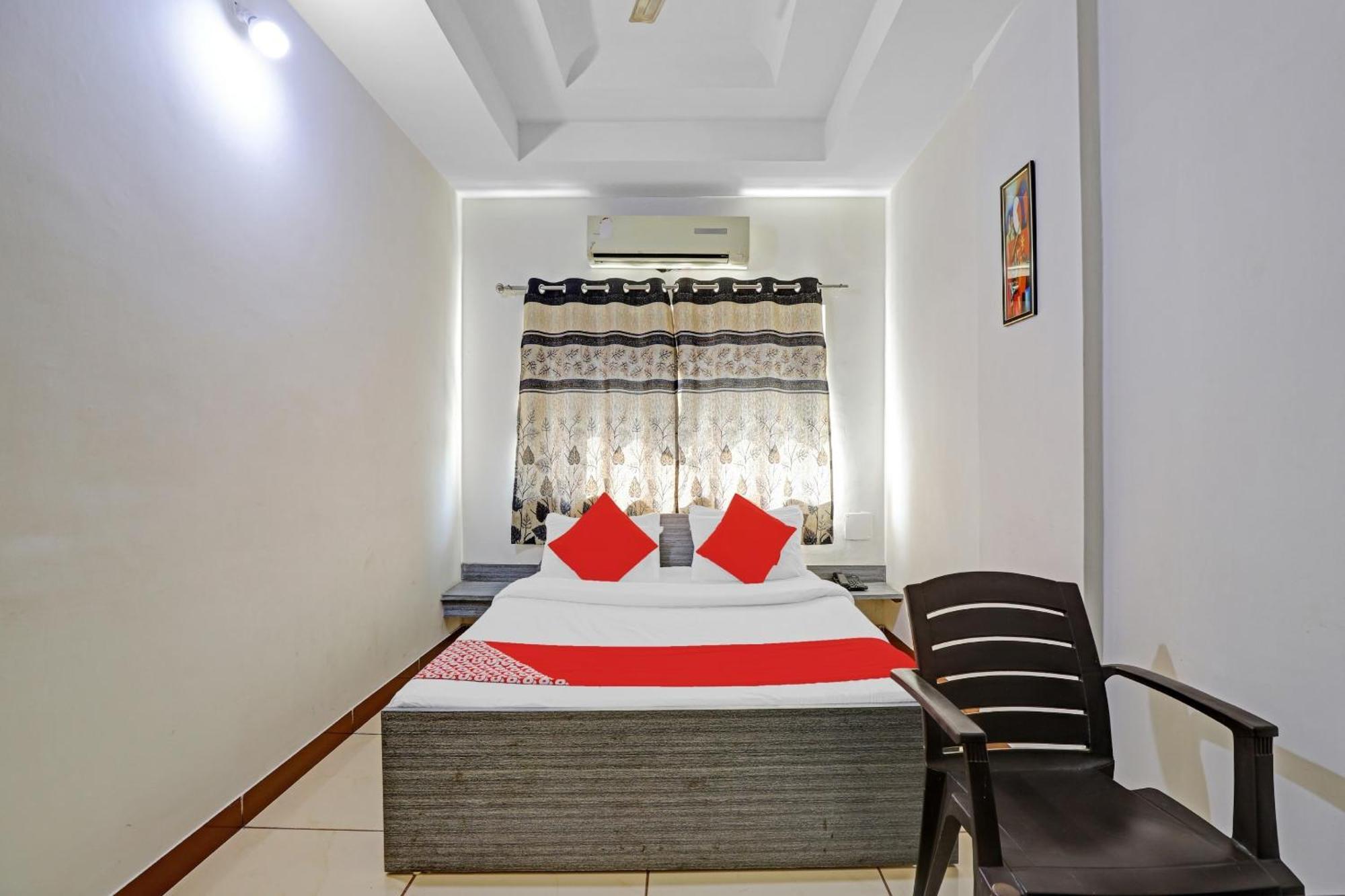 Hotel Velvet Rajkot Exterior foto